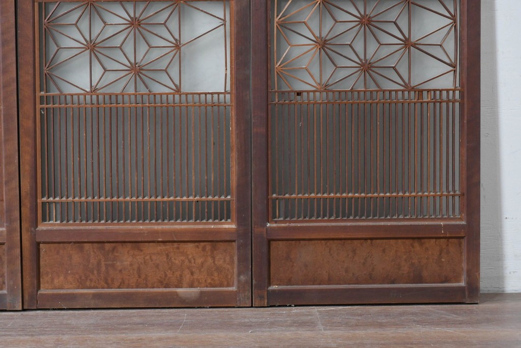 アンティーク建具　昭和初期　片面ガラス　落ち着いた木色に麻の葉模様の組子が美しい書院戸4枚セット　(R-087515)