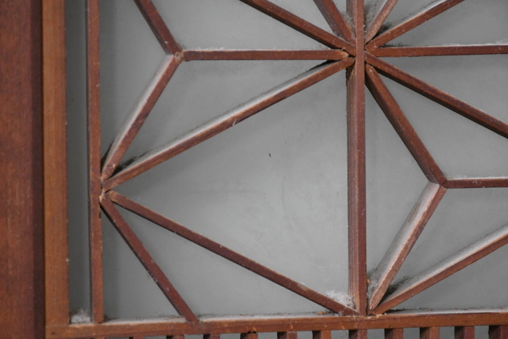 アンティーク建具　昭和初期　片面ガラス　落ち着いた木色に麻の葉模様の組子が美しい書院戸4枚セット　(R-087515)