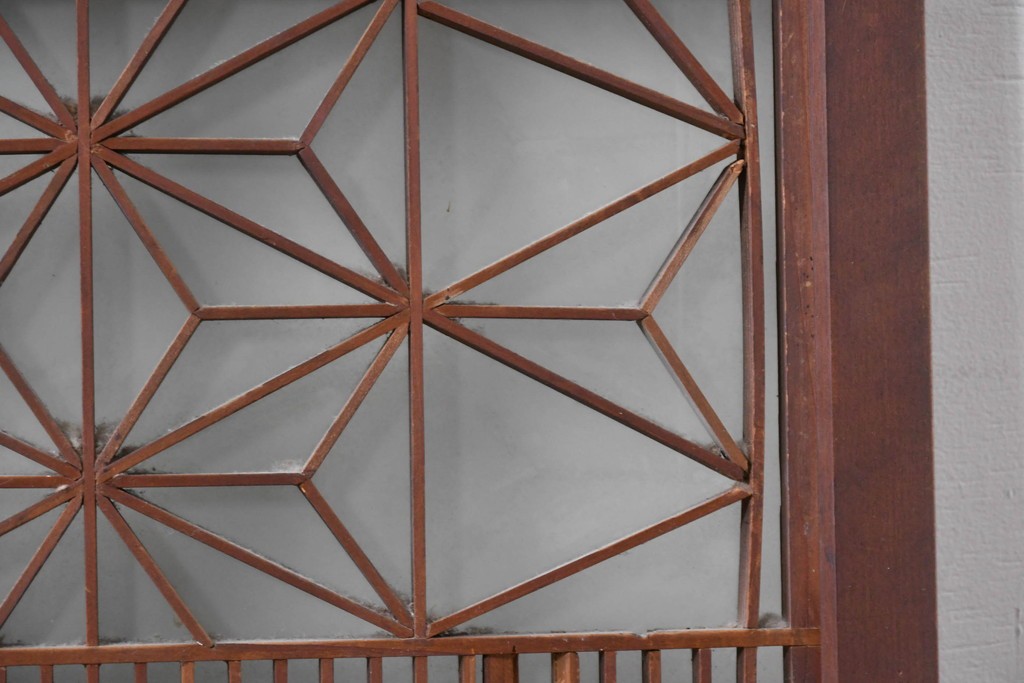 アンティーク建具　昭和初期　片面ガラス　落ち着いた木色に麻の葉模様の組子が美しい書院戸4枚セット　(R-087515)