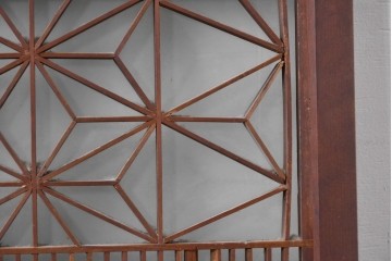 アンティーク建具　昭和初期　片面ガラス　落ち着いた木色に麻の葉模様の組子が美しい書院戸4枚セット　(R-087515)