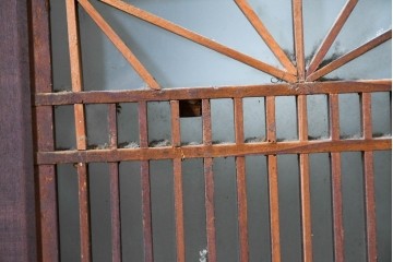 アンティーク建具　昭和初期　片面ガラス　落ち着いた木色に麻の葉模様の組子が美しい書院戸4枚セット　(R-087515)