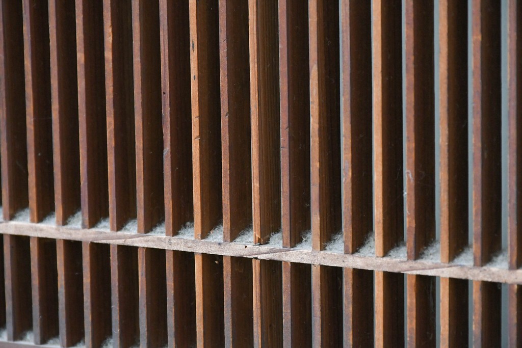 アンティーク建具　昭和初期　片面ガラス　落ち着いた木色に麻の葉模様の組子が美しい書院戸4枚セット　(R-087515)