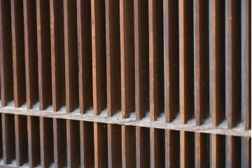 アンティーク建具　昭和初期　片面ガラス　落ち着いた木色に麻の葉模様の組子が美しい書院戸4枚セット　(R-087515)