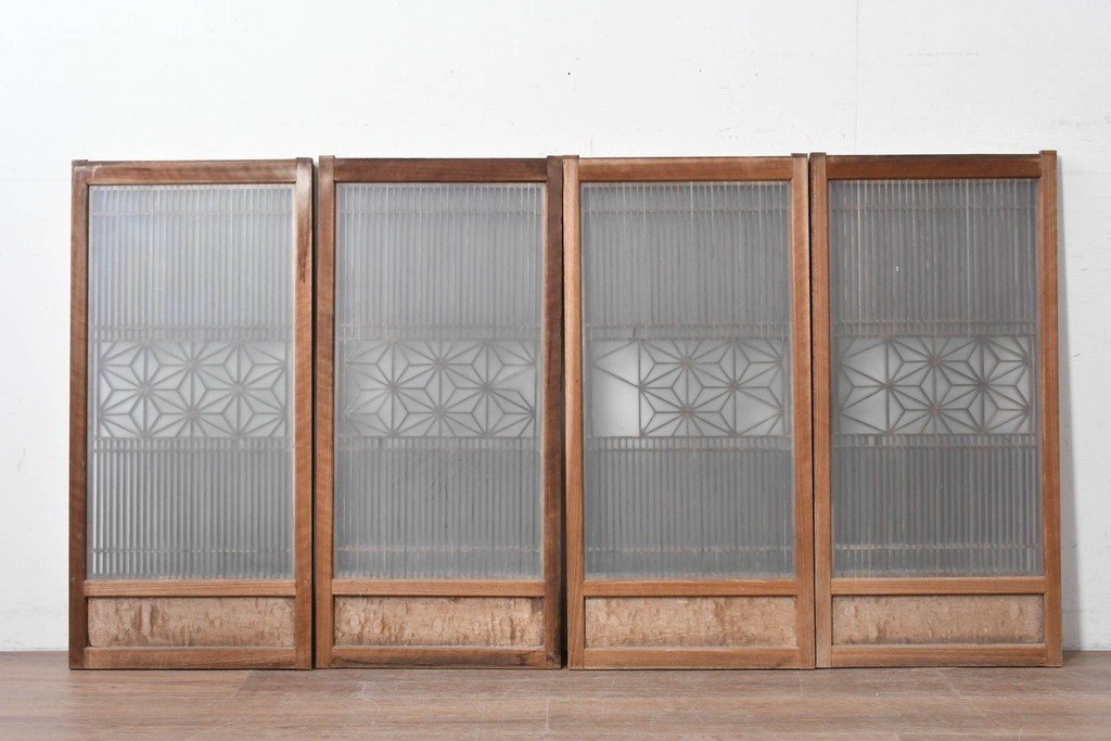 アンティーク建具　昭和初期　片面ガラス　落ち着いた木色に麻の葉模様の組子が美しい書院戸4枚セット　(R-087515)