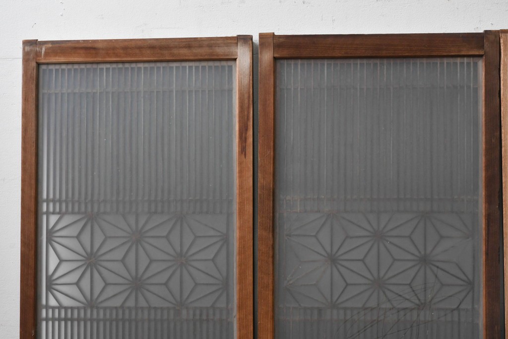 アンティーク建具　昭和初期　片面ガラス　落ち着いた木色に麻の葉模様の組子が美しい書院戸4枚セット　(R-087515)