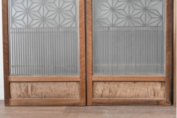 アンティーク建具　昭和初期　片面ガラス　落ち着いた木色に麻の葉模様の組子が美しい書院戸4枚セット　(R-087515)