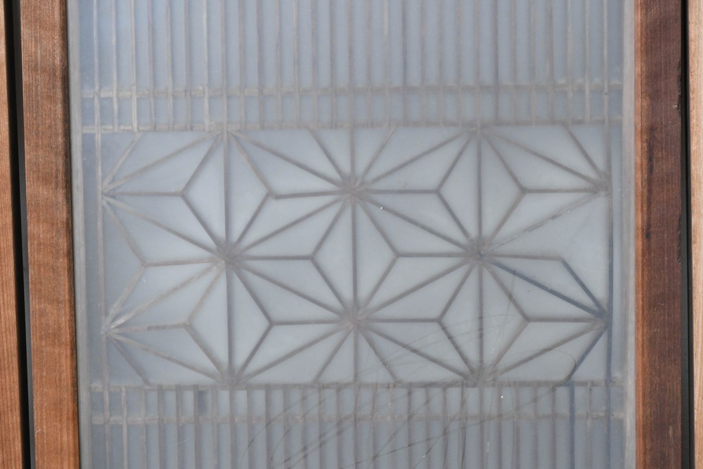 アンティーク建具　昭和初期　片面ガラス　落ち着いた木色に麻の葉模様の組子が美しい書院戸4枚セット　(R-087515)