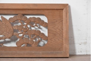 アンティーク建具　昭和初期　松と鷹を彫刻した存在感のある欄間1枚　(R-087518)