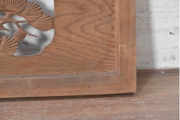 アンティーク建具　昭和初期　松と鷹を彫刻した存在感のある欄間1枚　(R-087518)