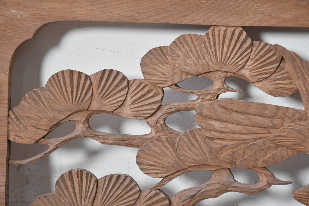 アンティーク建具　昭和初期　松と鷹を彫刻した存在感のある欄間1枚　(R-087518)