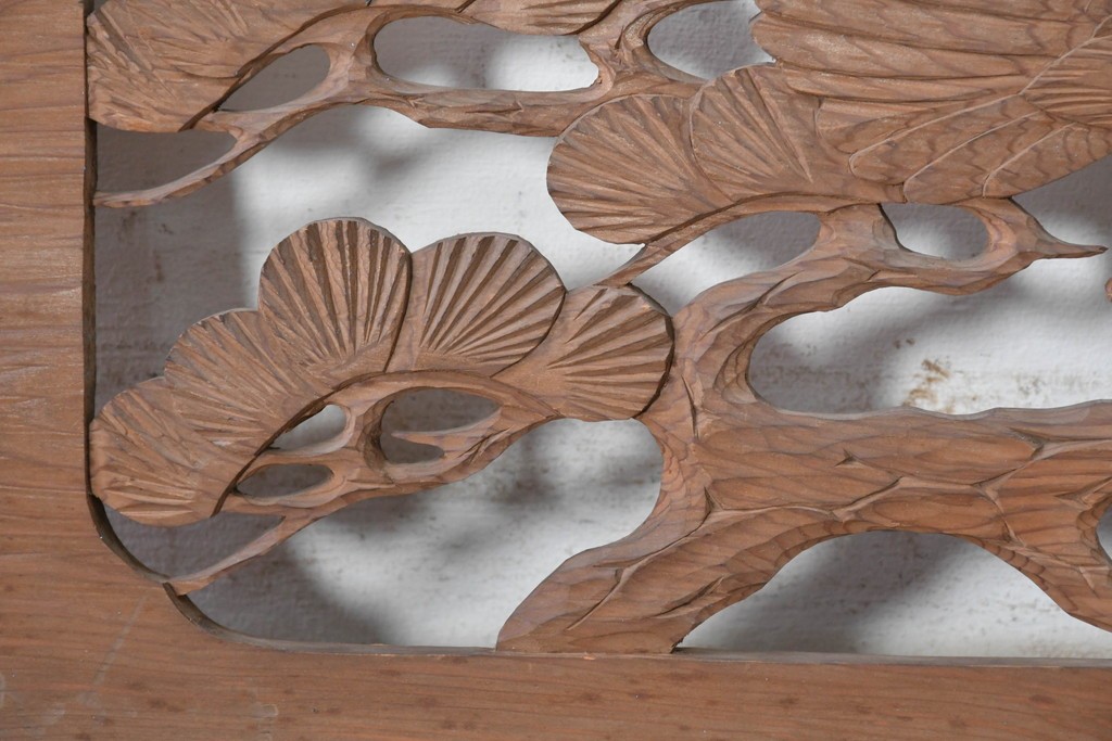 アンティーク建具　昭和初期　松と鷹を彫刻した存在感のある欄間1枚　(R-087518)