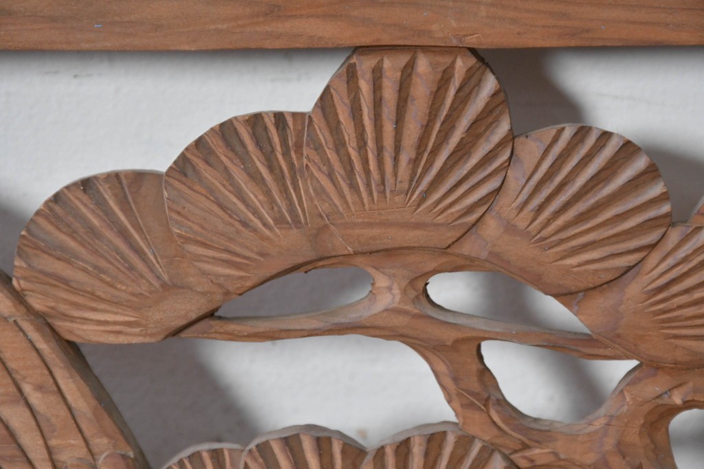 アンティーク建具　昭和初期　松と鷹を彫刻した存在感のある欄間1枚　(R-087518)