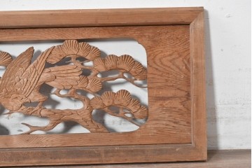 アンティーク建具　昭和初期　松と鷹を彫刻した存在感のある欄間1枚　(R-087518)