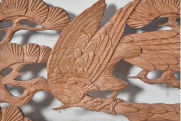 アンティーク建具　昭和初期　松と鷹を彫刻した存在感のある欄間1枚　(R-087518)