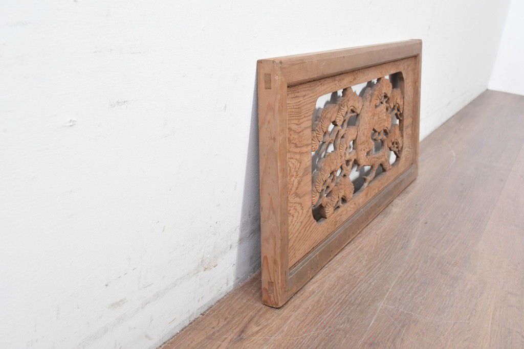 アンティーク建具　昭和初期　松と鷹を彫刻した存在感のある欄間1枚　(R-087518)