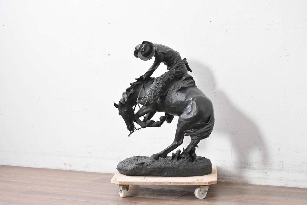 アメリカ　Frederic Remington(フレデリック・レミントン)　「The Rattlesnake(ガラガラヘビ)」　躍動感あふれるカウボーイのブロンズ像　(R-087523)