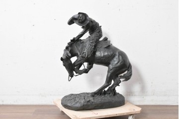 アメリカ　Frederic Remington(フレデリック・レミントン)　「The Rattlesnake(ガラガラヘビ)」　躍動感あふれるカウボーイのブロンズ像　(R-087523)