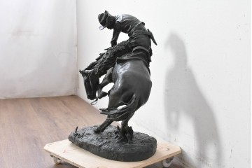 アメリカ　Frederic Remington(フレデリック・レミントン)　「The Rattlesnake(ガラガラヘビ)」　躍動感あふれるカウボーイのブロンズ像　(R-087523)