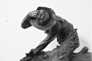 アメリカ　Frederic Remington(フレデリック・レミントン)　「The Rattlesnake(ガラガラヘビ)」　躍動感あふれるカウボーイのブロンズ像　(R-087523)