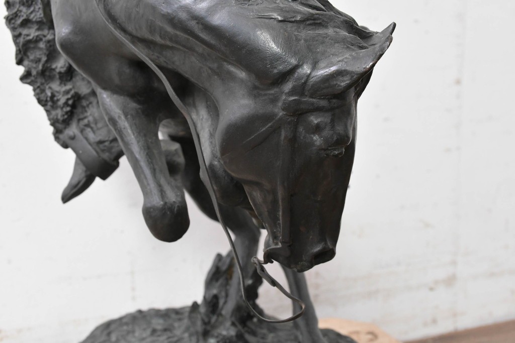 アメリカ　Frederic Remington(フレデリック・レミントン)　「The Rattlesnake(ガラガラヘビ)」　躍動感あふれるカウボーイのブロンズ像　(R-087523)
