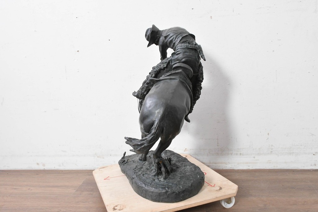 アメリカ　Frederic Remington(フレデリック・レミントン)　「The Rattlesnake(ガラガラヘビ)」　躍動感あふれるカウボーイのブロンズ像　(R-087523)