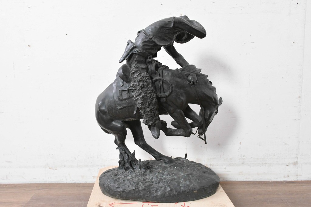 アメリカ　Frederic Remington(フレデリック・レミントン)　「The Rattlesnake(ガラガラヘビ)」　躍動感あふれるカウボーイのブロンズ像　(R-087523)