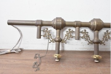 フランスヴィンテージ　希少デザイン!!　幅1700mmの大型!!　真鍮製　雫型ガラスシェード付き　重厚感のある上質なつくりの3灯照明　(R-087524)