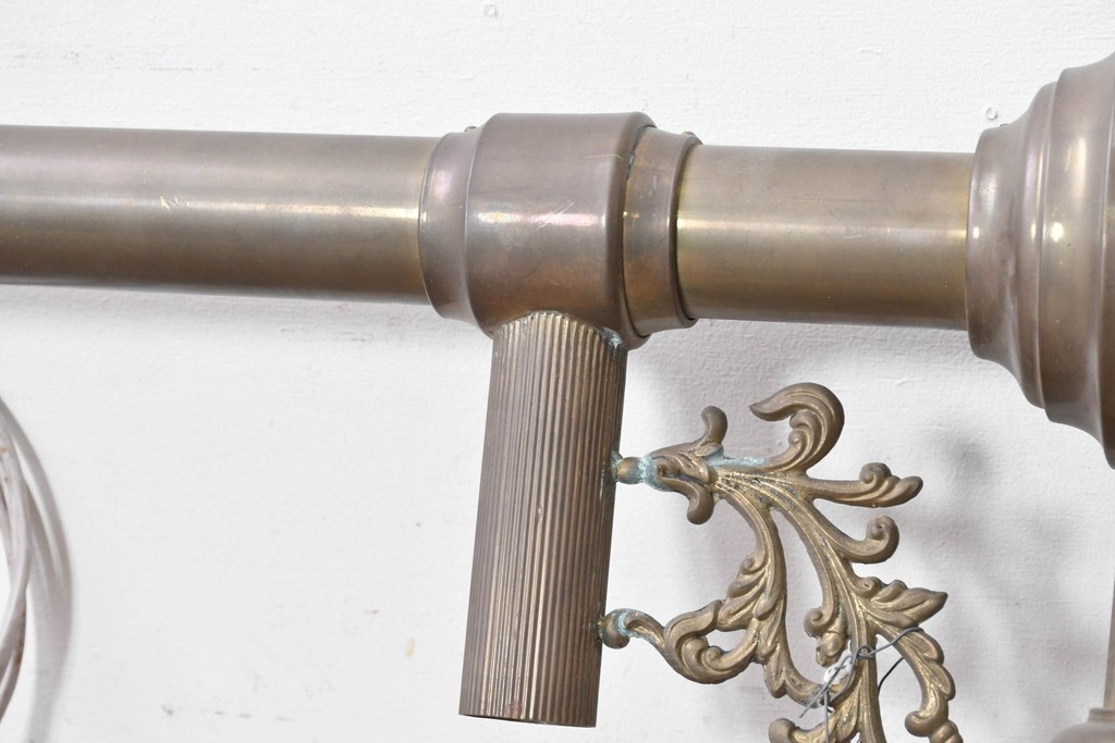 フランスヴィンテージ　希少デザイン!!　幅1700mmの大型!!　真鍮製　雫型ガラスシェード付き　重厚感のある上質なつくりの3灯照明　(R-087524)