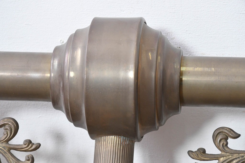 フランスヴィンテージ　希少デザイン!!　幅1700mmの大型!!　真鍮製　雫型ガラスシェード付き　重厚感のある上質なつくりの3灯照明　(R-087524)