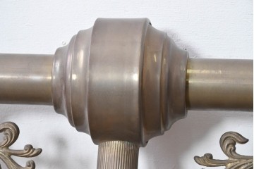 フランスヴィンテージ　希少デザイン!!　幅1700mmの大型!!　真鍮製　雫型ガラスシェード付き　重厚感のある上質なつくりの3灯照明　(R-087524)