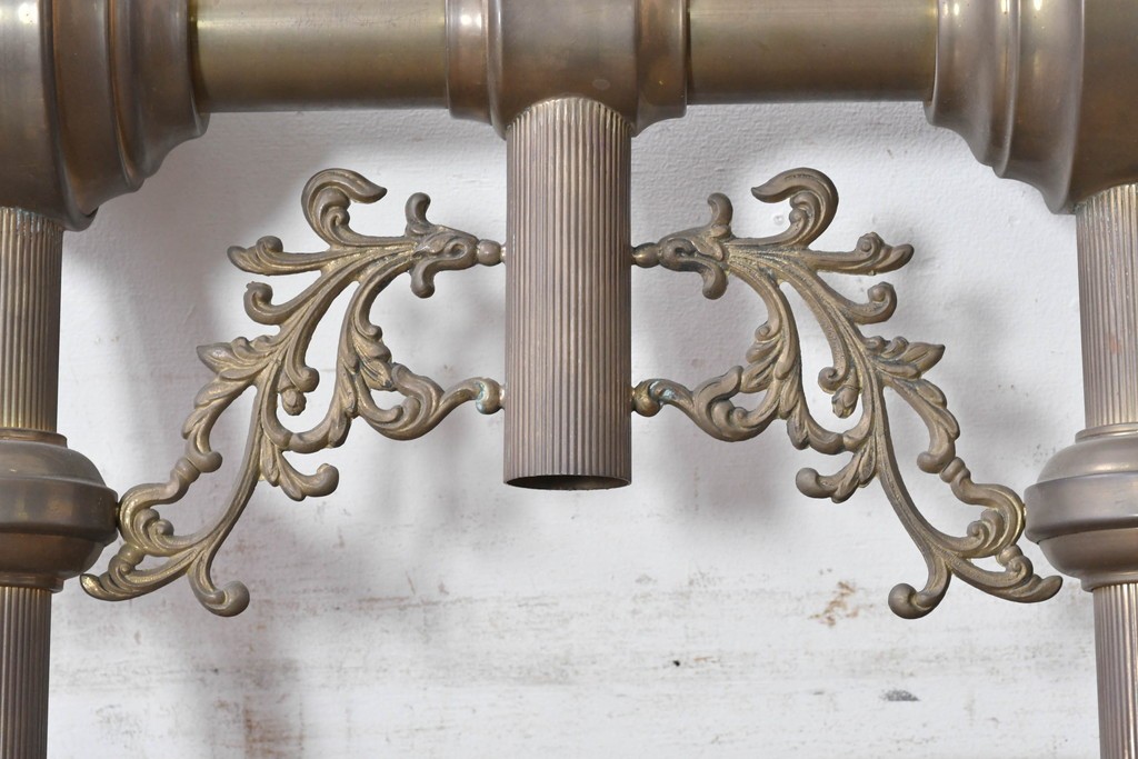 フランスヴィンテージ　希少デザイン!!　幅1700mmの大型!!　真鍮製　雫型ガラスシェード付き　重厚感のある上質なつくりの3灯照明　(R-087524)