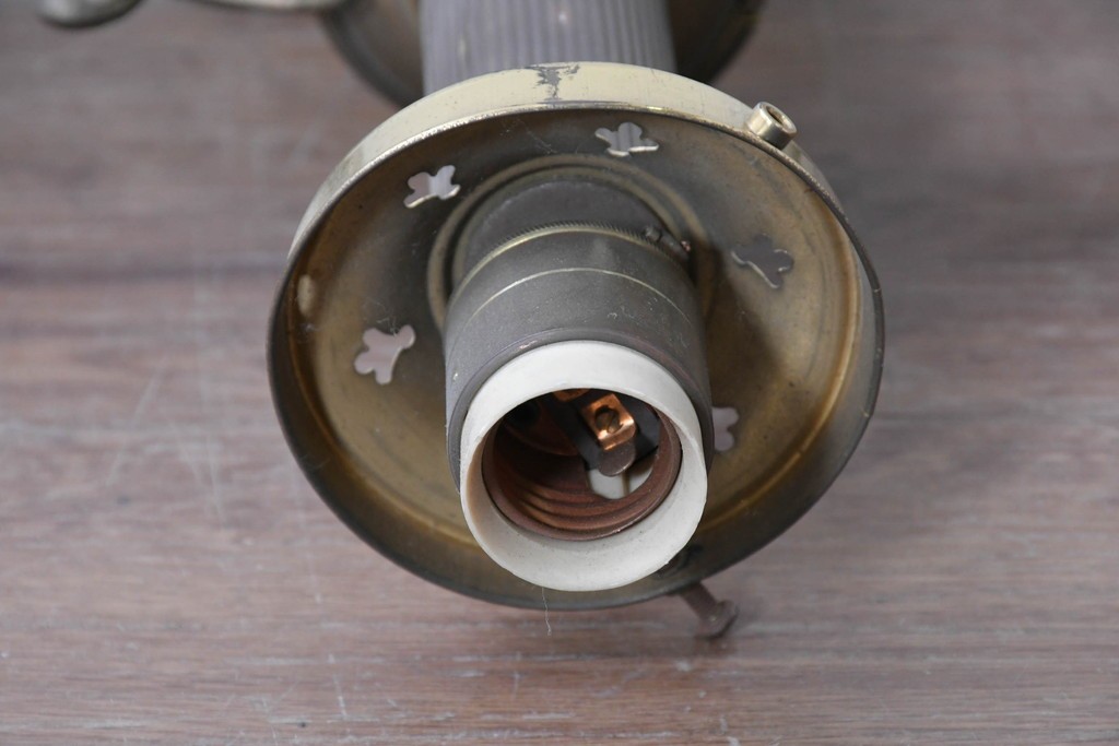 フランスヴィンテージ　希少デザイン!!　幅1700mmの大型!!　真鍮製　雫型ガラスシェード付き　重厚感のある上質なつくりの3灯照明　(R-087524)