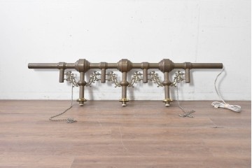 フランスヴィンテージ　希少デザイン!!　幅1700mmの大型!!　真鍮製　雫型ガラスシェード付き　重厚感のある上質なつくりの3灯照明　(R-087524)