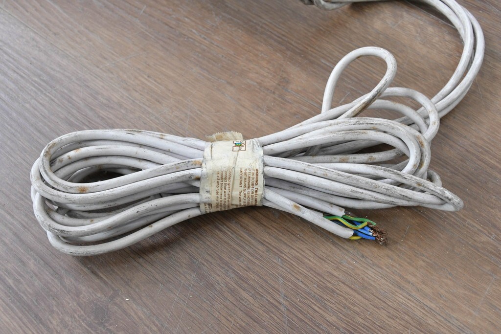 フランスヴィンテージ　希少デザイン!!　幅1700mmの大型!!　真鍮製　雫型ガラスシェード付き　重厚感のある上質なつくりの3灯照明　(R-087524)