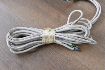 フランスヴィンテージ　希少デザイン!!　幅1700mmの大型!!　真鍮製　雫型ガラスシェード付き　重厚感のある上質なつくりの3灯照明　(R-087524)