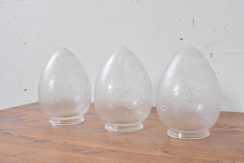 フランスヴィンテージ　希少デザイン!!　幅1700mmの大型!!　真鍮製　雫型ガラスシェード付き　重厚感のある上質なつくりの3灯照明　(R-087524)