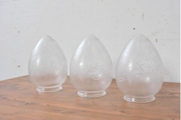 フランスヴィンテージ　希少デザイン!!　幅1700mmの大型!!　真鍮製　雫型ガラスシェード付き　重厚感のある上質なつくりの3灯照明　(R-087524)