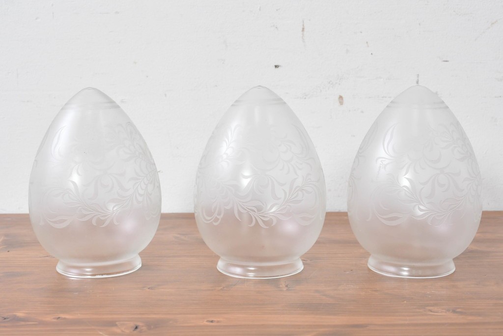 フランスヴィンテージ　希少デザイン!!　幅1700mmの大型!!　真鍮製　雫型ガラスシェード付き　重厚感のある上質なつくりの3灯照明　(R-087524)