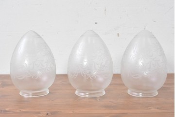 フランスヴィンテージ　希少デザイン!!　幅1700mmの大型!!　真鍮製　雫型ガラスシェード付き　重厚感のある上質なつくりの3灯照明　(R-087524)