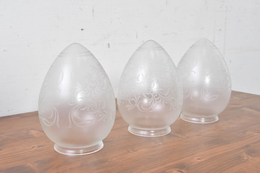 フランスヴィンテージ　希少デザイン!!　幅1700mmの大型!!　真鍮製　雫型ガラスシェード付き　重厚感のある上質なつくりの3灯照明　(R-087524)