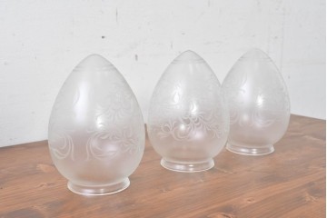 フランスヴィンテージ　希少デザイン!!　幅1700mmの大型!!　真鍮製　雫型ガラスシェード付き　重厚感のある上質なつくりの3灯照明　(R-087524)