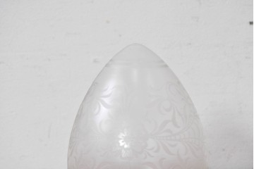 フランスヴィンテージ　希少デザイン!!　幅1700mmの大型!!　真鍮製　雫型ガラスシェード付き　重厚感のある上質なつくりの3灯照明　(R-087524)