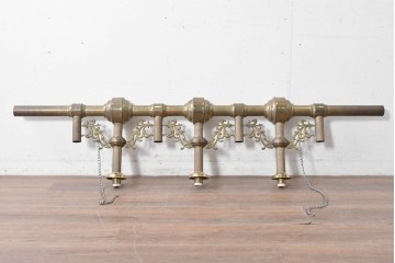 フランスヴィンテージ　希少デザイン!!　幅1700mmの大型!!　真鍮製　重厚感のある上質なつくりの3灯照明　(R-087525)