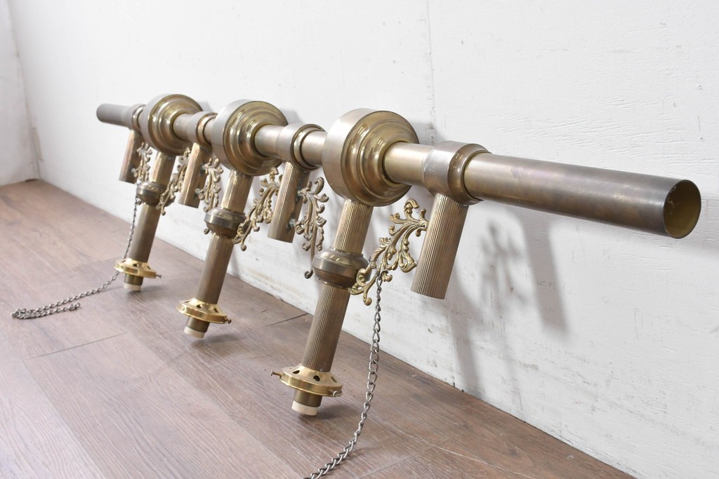 フランスヴィンテージ　希少デザイン!!　幅1700mmの大型!!　真鍮製　重厚感のある上質なつくりの3灯照明　(R-087525)