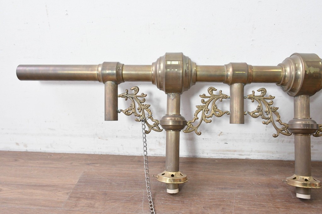 フランスヴィンテージ　希少デザイン!!　幅1700mmの大型!!　真鍮製　重厚感のある上質なつくりの3灯照明　(R-087525)