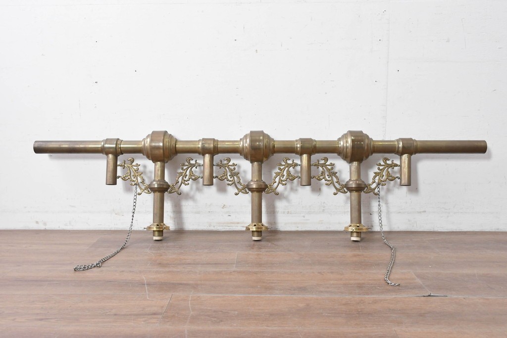 フランスヴィンテージ　希少デザイン!!　幅1700mmの大型!!　真鍮製　重厚感のある上質なつくりの3灯照明　(R-087525)