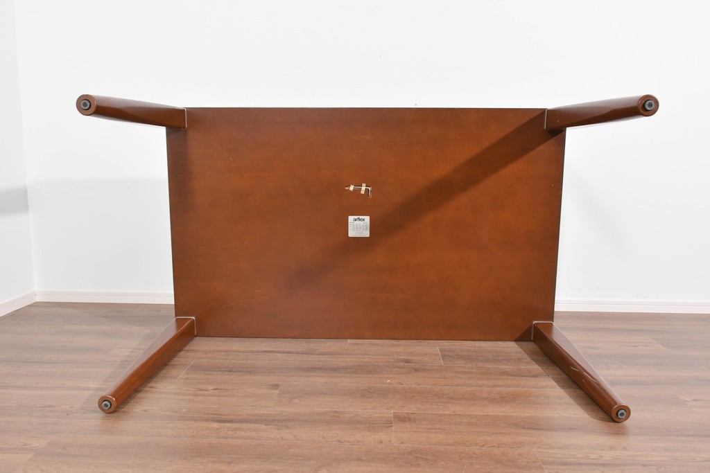 中古　arflex(アルフレックス)　NS2　洗練されたデザインのダイニングテーブル　定価約23万円　(R-087535)