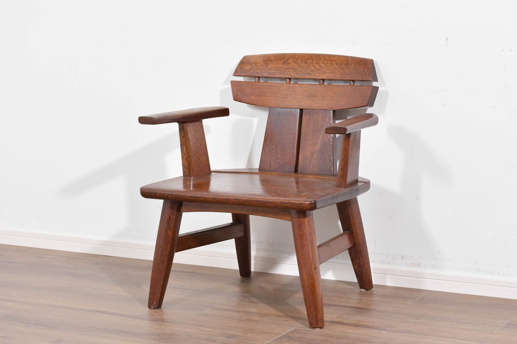 中古　美品　特注品　Oak Vllage(オークヴィレッジ)　ナラ材　漆塗り　木目が印象的なアームチェア　制作費約20万円以上　(R-087537)