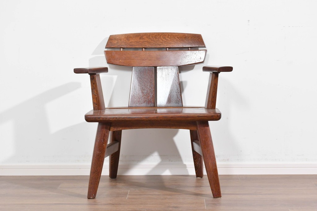 中古　美品　特注品　Oak Vllage(オークヴィレッジ)　ナラ材　漆塗り　木目が印象的なアームチェア　制作費約20万円以上　(R-087537)