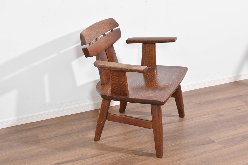 中古　美品　特注品　Oak Vllage(オークヴィレッジ)　ナラ材　漆塗り　木目が印象的なアームチェア　制作費約20万円以上　(R-087537)